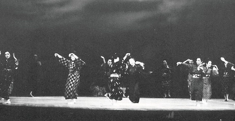冠船流川田琉球舞踊団の創作舞踊「遊び庭」