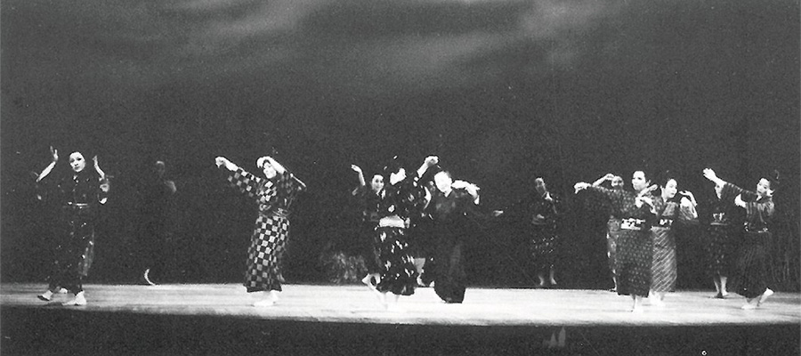 冠船流川田琉球舞踊団の創作舞踊「遊び庭」