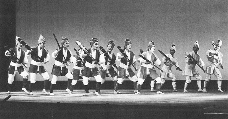 冠船流川田琉球舞踊団の創作「ハーリー」