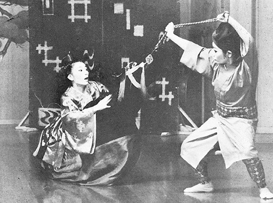 冠船流川田琉球舞踊団の創作「春駒」