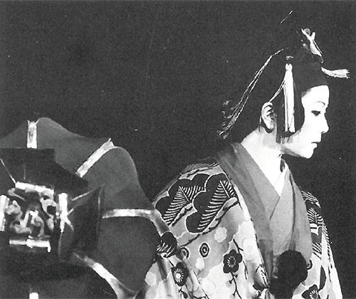 冠船流川田琉球舞踊団の創作舞踊「恋の赤田門」