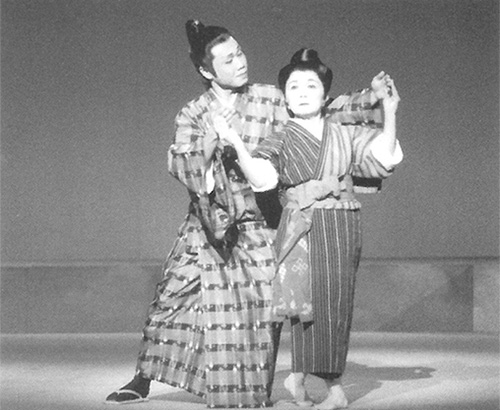冠船流川田琉球舞踊団の創作「伊野波節の女~恩納ナビの恋」