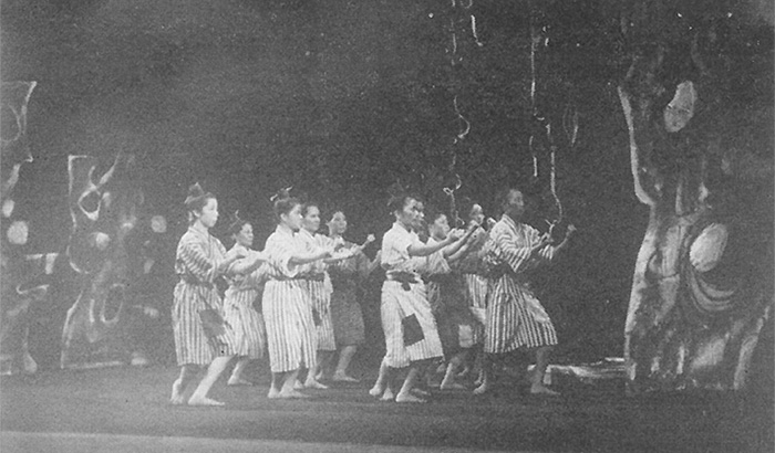 冠船流川田琉球舞踊団の創作「嶋に陽が昇る朝」