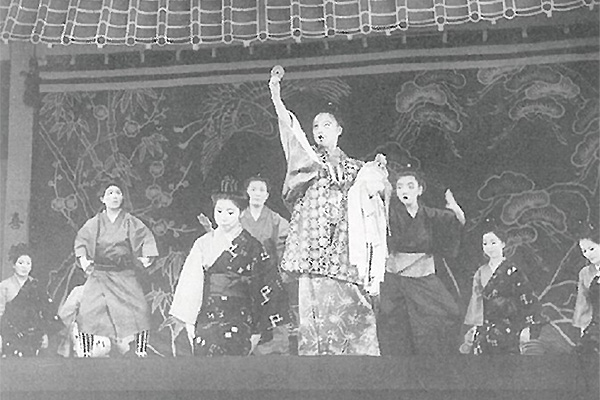 冠船流川田琉球舞踊団の創作「卯歳の春」